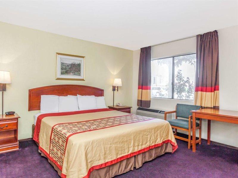 ซูเปอร์ 8 บาย วินด์แฮม เบเคอร์สฟิลด์/เซ็นทรัล Hotel เบเกอร์สฟีลด์ ภายนอก รูปภาพ