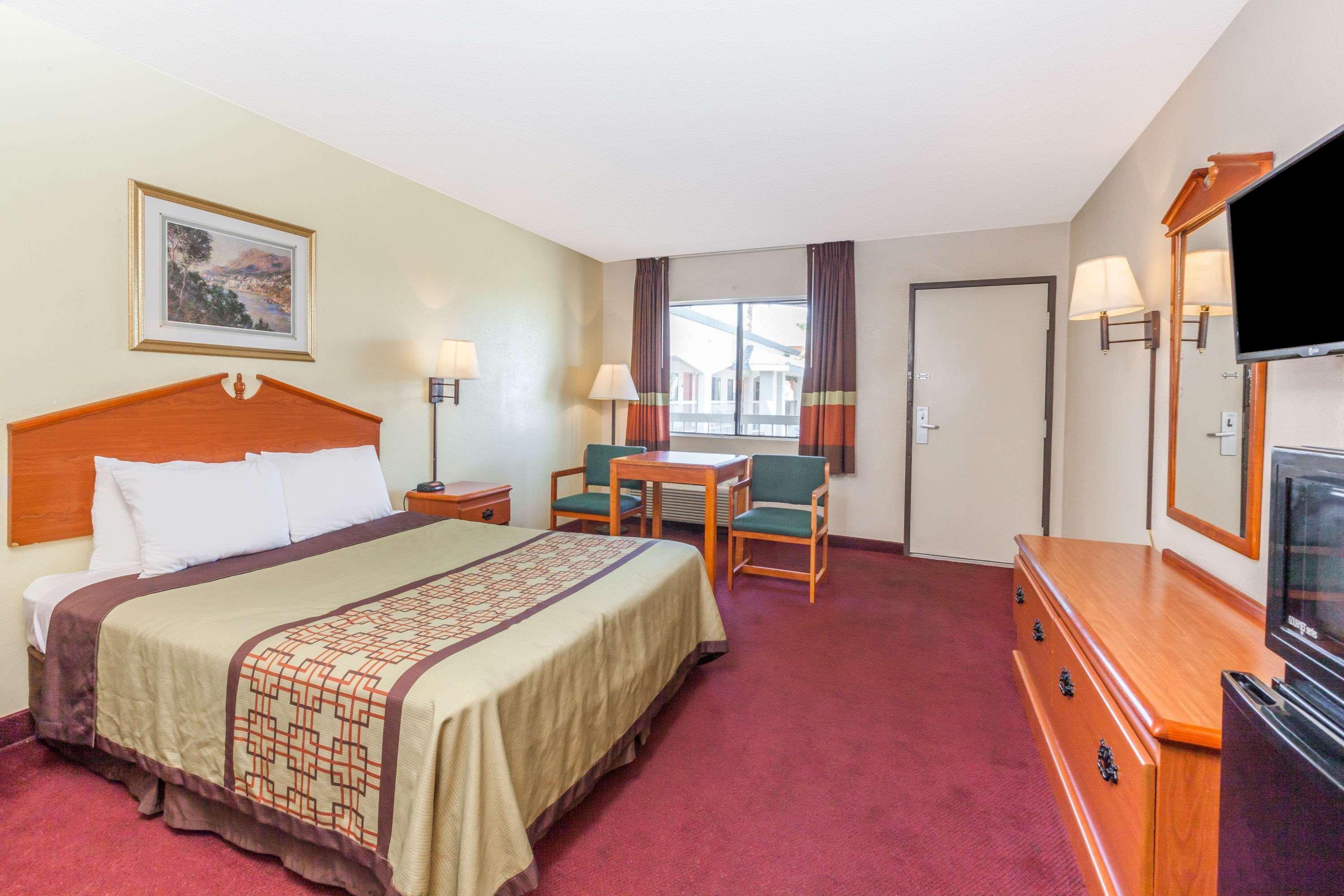 ซูเปอร์ 8 บาย วินด์แฮม เบเคอร์สฟิลด์/เซ็นทรัล Hotel เบเกอร์สฟีลด์ ภายนอก รูปภาพ