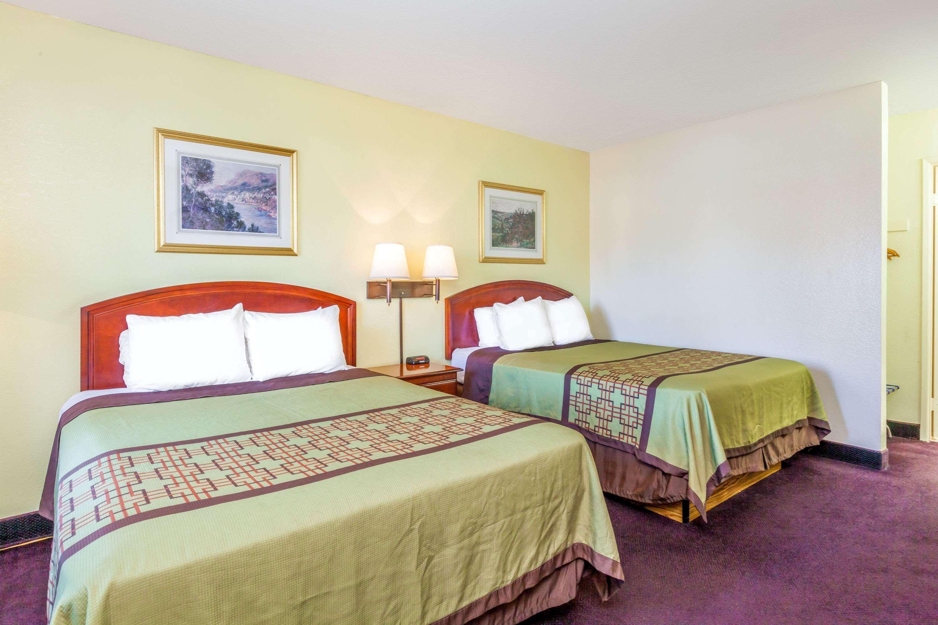 ซูเปอร์ 8 บาย วินด์แฮม เบเคอร์สฟิลด์/เซ็นทรัล Hotel เบเกอร์สฟีลด์ ภายนอก รูปภาพ