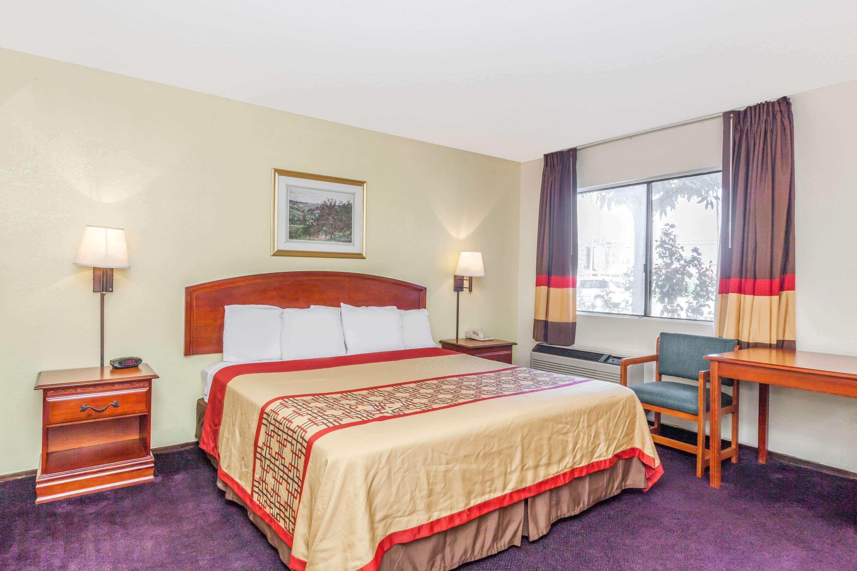 ซูเปอร์ 8 บาย วินด์แฮม เบเคอร์สฟิลด์/เซ็นทรัล Hotel เบเกอร์สฟีลด์ ภายนอก รูปภาพ