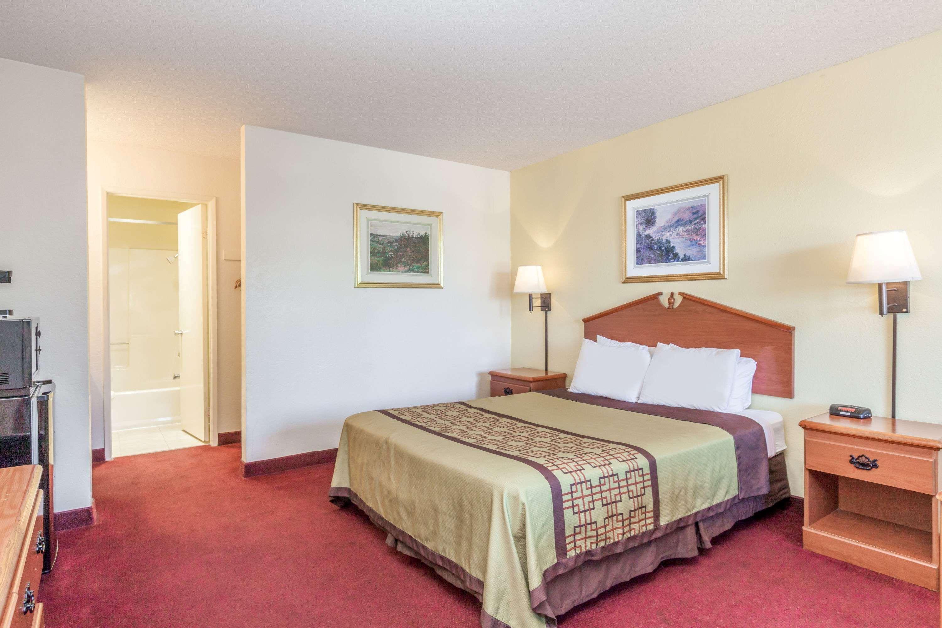 ซูเปอร์ 8 บาย วินด์แฮม เบเคอร์สฟิลด์/เซ็นทรัล Hotel เบเกอร์สฟีลด์ ภายนอก รูปภาพ