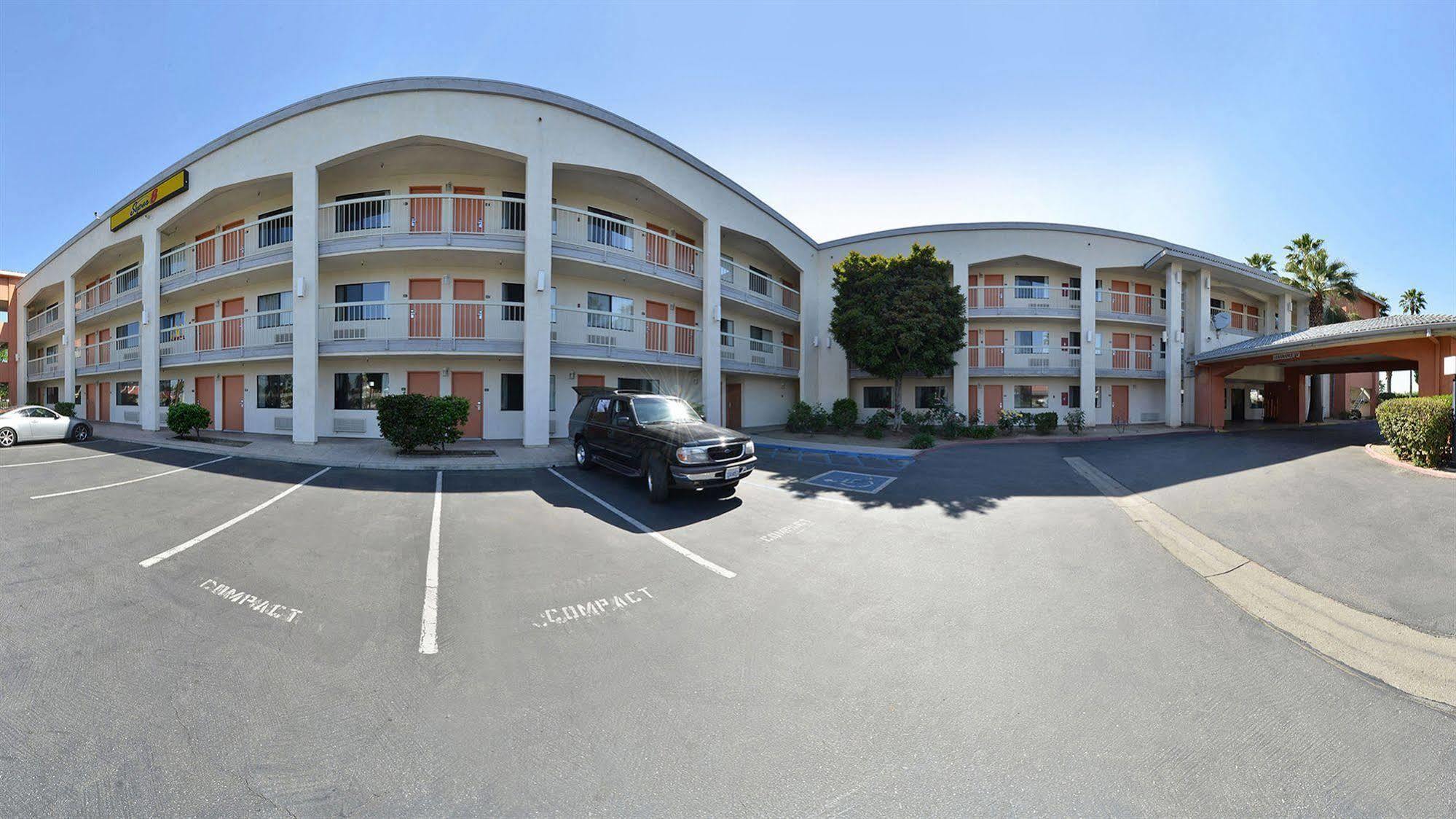 ซูเปอร์ 8 บาย วินด์แฮม เบเคอร์สฟิลด์/เซ็นทรัล Hotel เบเกอร์สฟีลด์ ภายนอก รูปภาพ