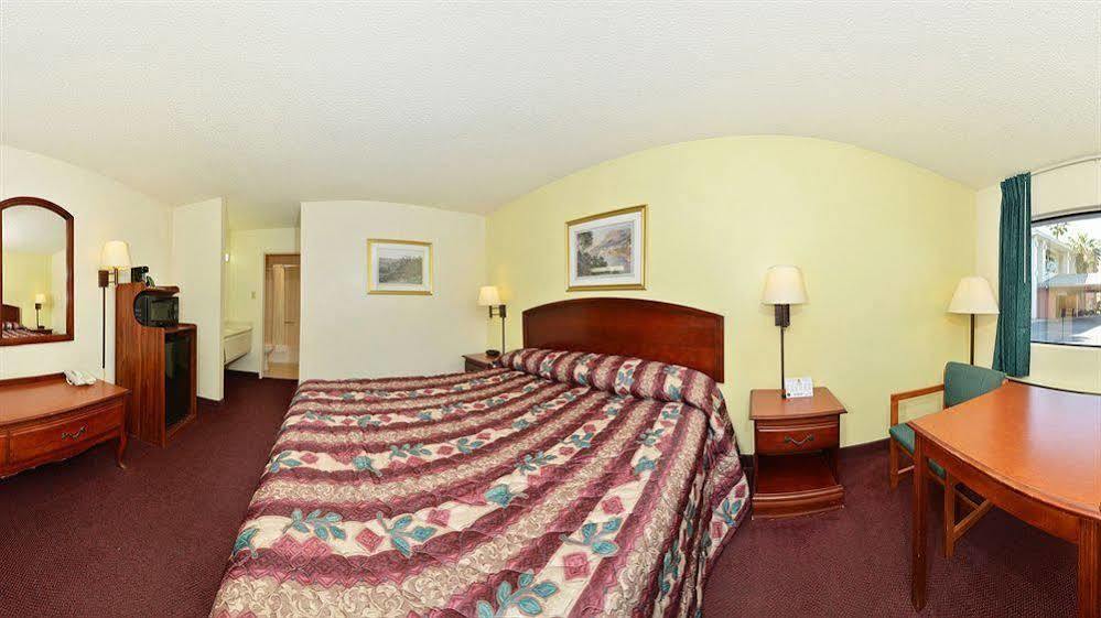 ซูเปอร์ 8 บาย วินด์แฮม เบเคอร์สฟิลด์/เซ็นทรัล Hotel เบเกอร์สฟีลด์ ภายนอก รูปภาพ