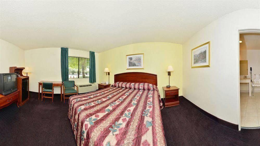 ซูเปอร์ 8 บาย วินด์แฮม เบเคอร์สฟิลด์/เซ็นทรัล Hotel เบเกอร์สฟีลด์ ภายนอก รูปภาพ